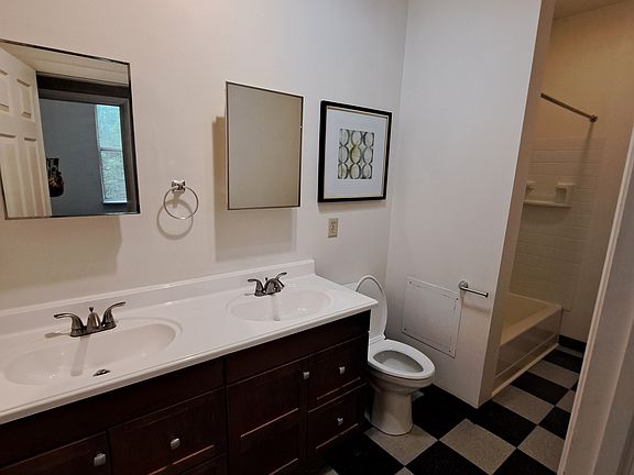 2nd image of 431-433 W 3rd Ave #A