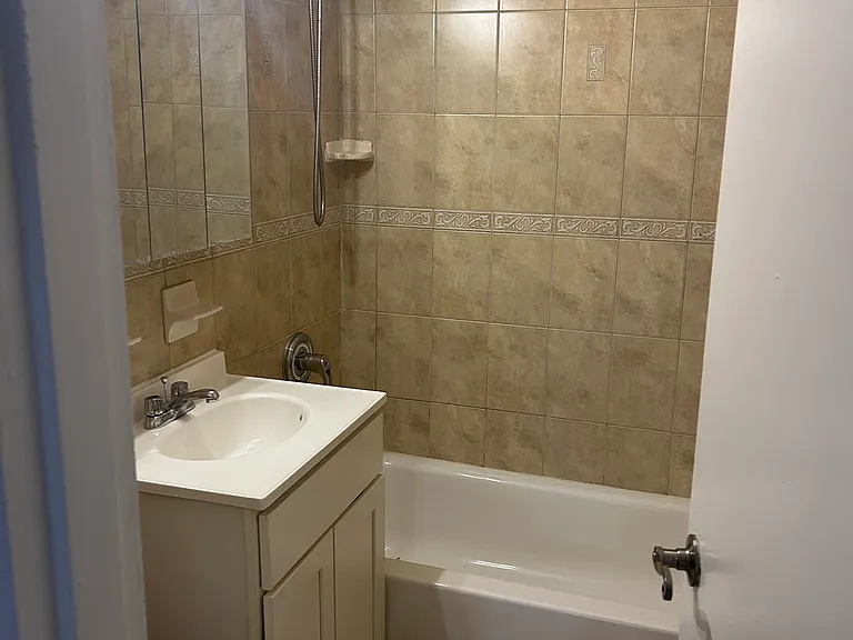 62 Arlo Rd #1B — Photo 2