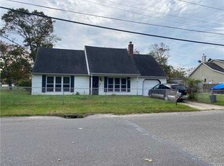110 Trafalgar Dr, Shirley, NY 11967