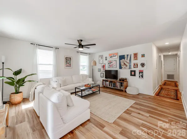 1817 Rush Wind Dr, Charlotte, NC 28206