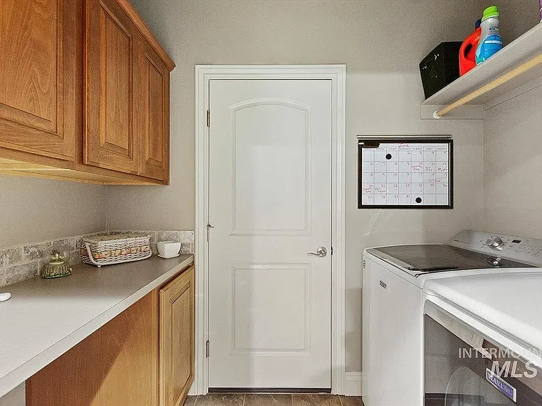 2549 E Satterfield St — Photo 22