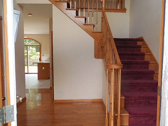 3rd image of 680 Castlewood Dr
