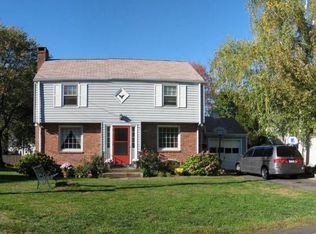 32 Hooker Dr, West Hartford, CT 06107