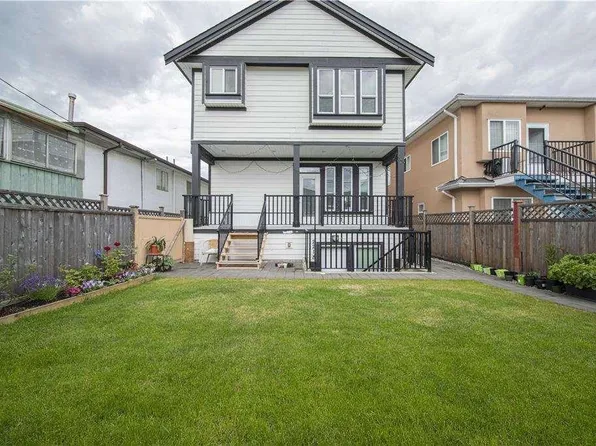 2216 Mannering Ave, Vancouver, BC V5N 3C5