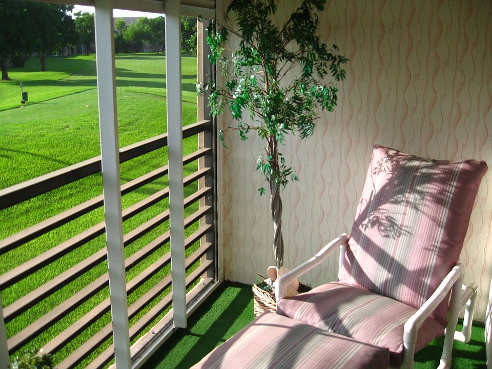Screened patio w/hurricane shutters and golf/lake view