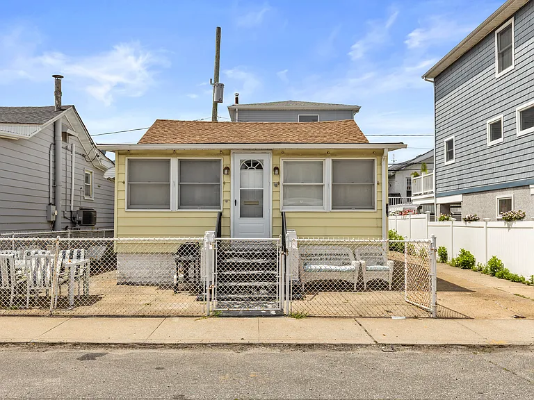 43 Virginia Ave — Photo 1