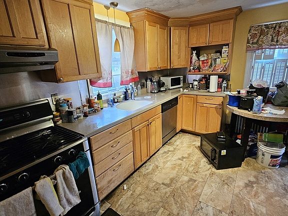 2nd image of 443 Mill St