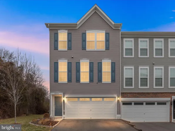 8294 Clay Ln, Manassas, VA 20110