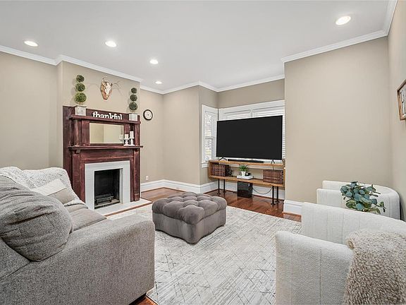2nd image of 4242 Juniata St
