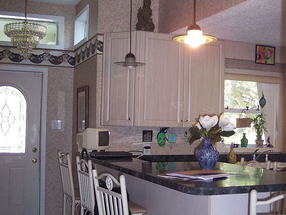 4th image of 1071 Peninsula Dr