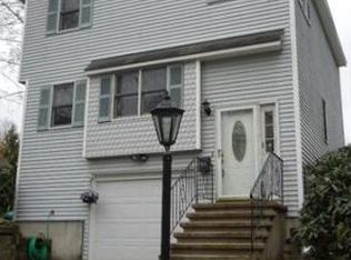 43 18th St, Lowell, MA 01850