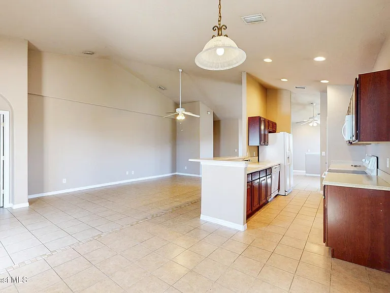 916 Ocaso Ln #206 — Photo 6