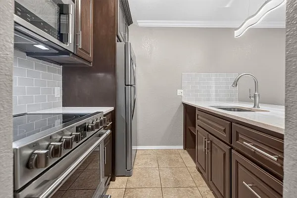 1 bed, 634 sqft, $1,600 — Photo 3