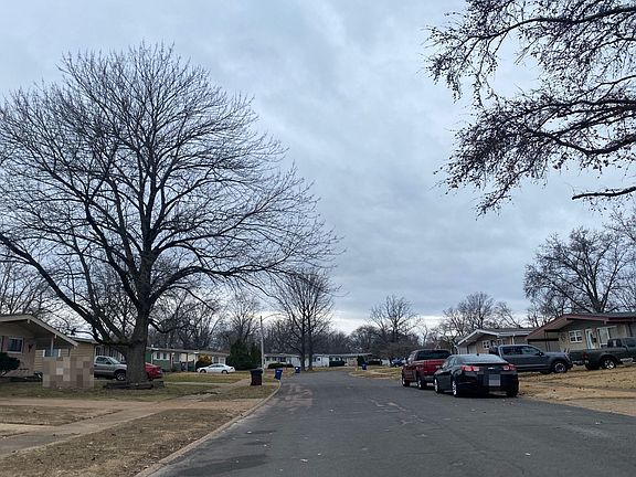4th image of 370 Moule Dr