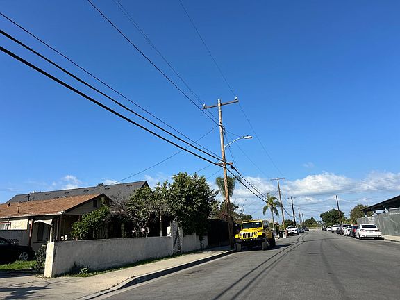 4th image of 10922-10924 Berry Ave