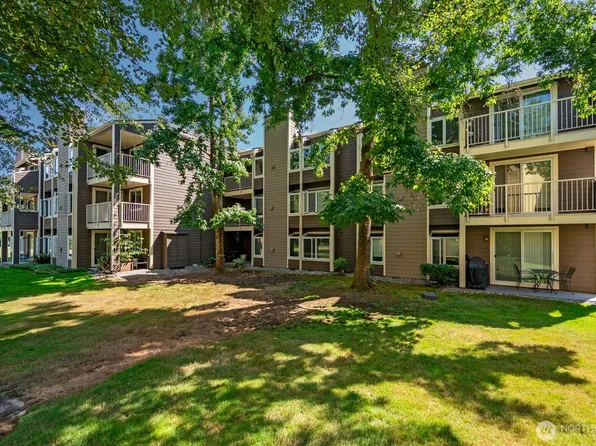 7350 W Lake Sammamish Parkway #3-302, Redmond, WA 98052
