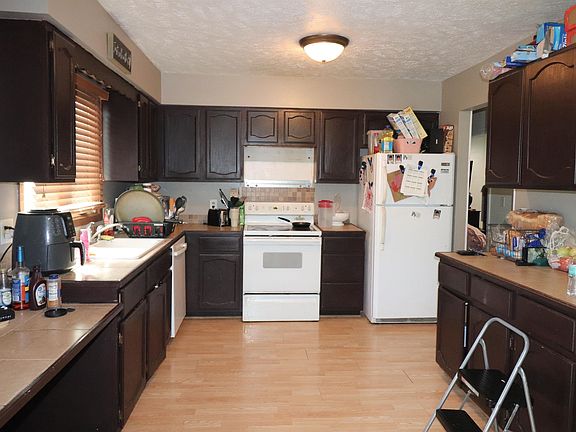 3rd image of 2963 Fairlane Ave