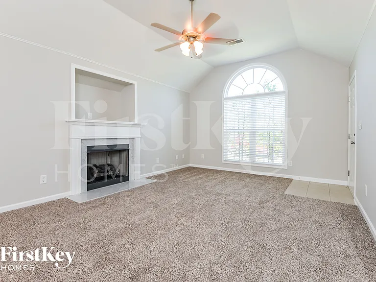 2218 Village Ln — Photo 4
