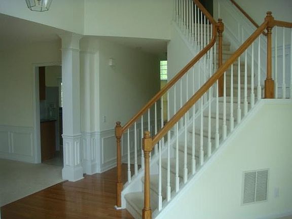 Hardwood Floors in Front Entry