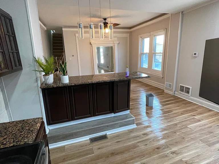 569 N Front St #2 — Photo 2