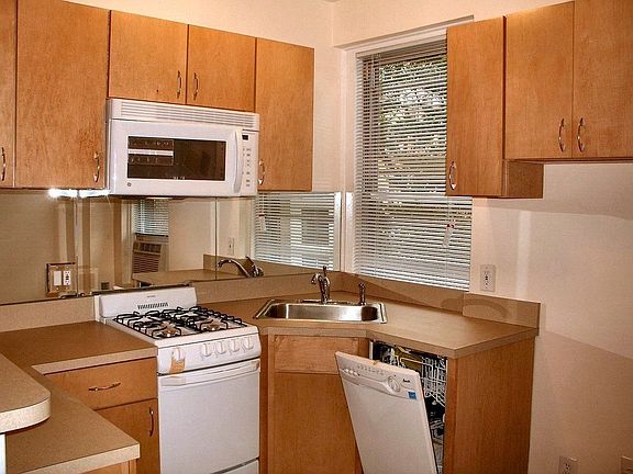 4th image of 467 W 57th St APT 3B