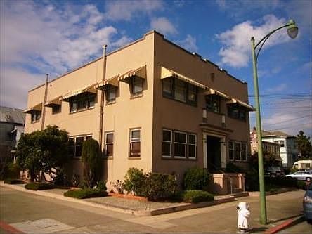 Fourplex in downtown Alameda