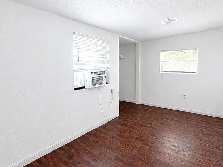 507 W Baker St #1 — Photo 4