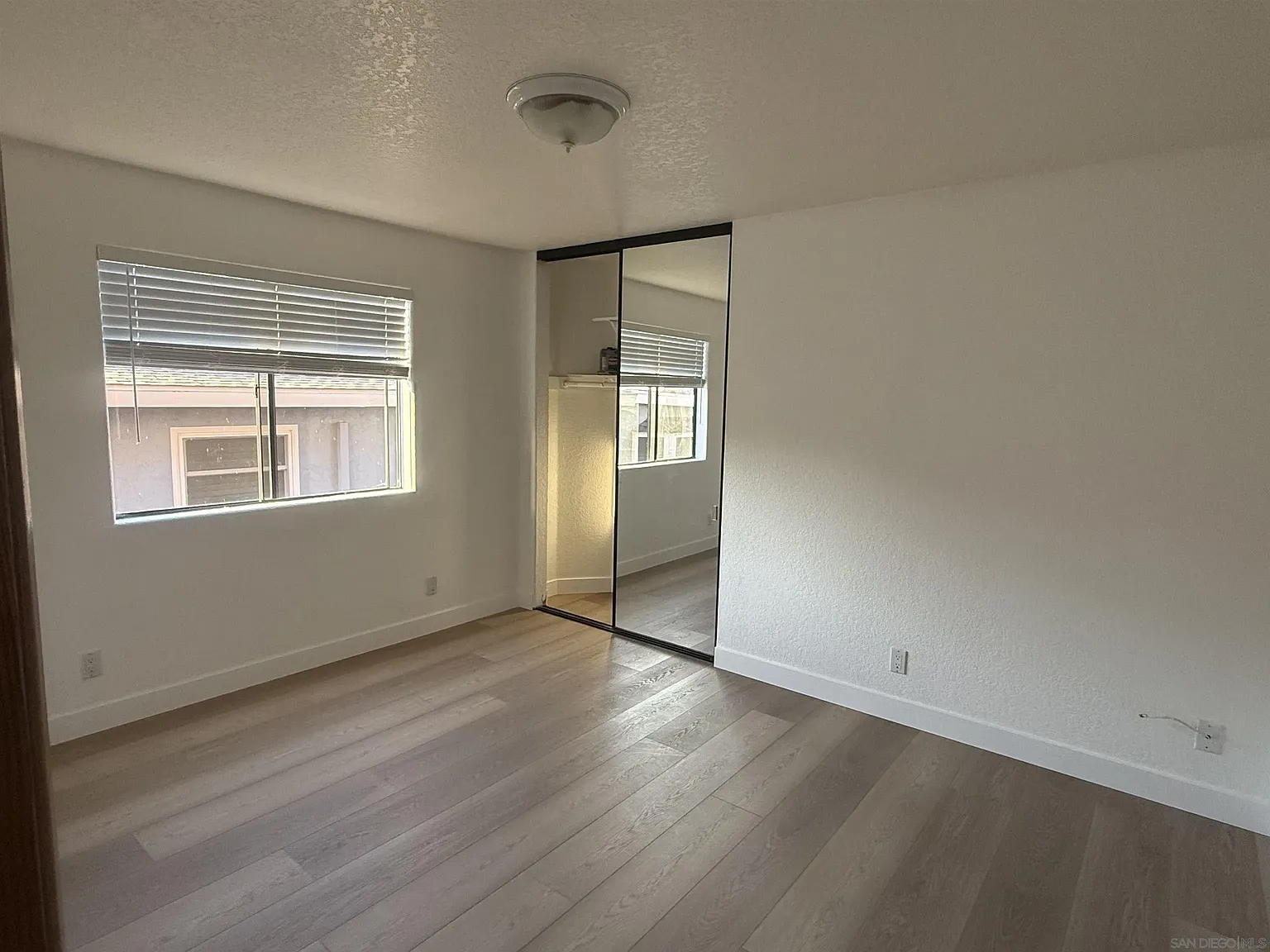 3 bed, 2.0 bath, 1450 sqft, $5,300 — Photo 4