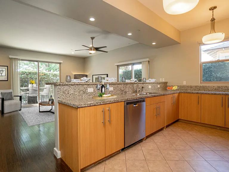 6462 Woodley Ave — Photo 4