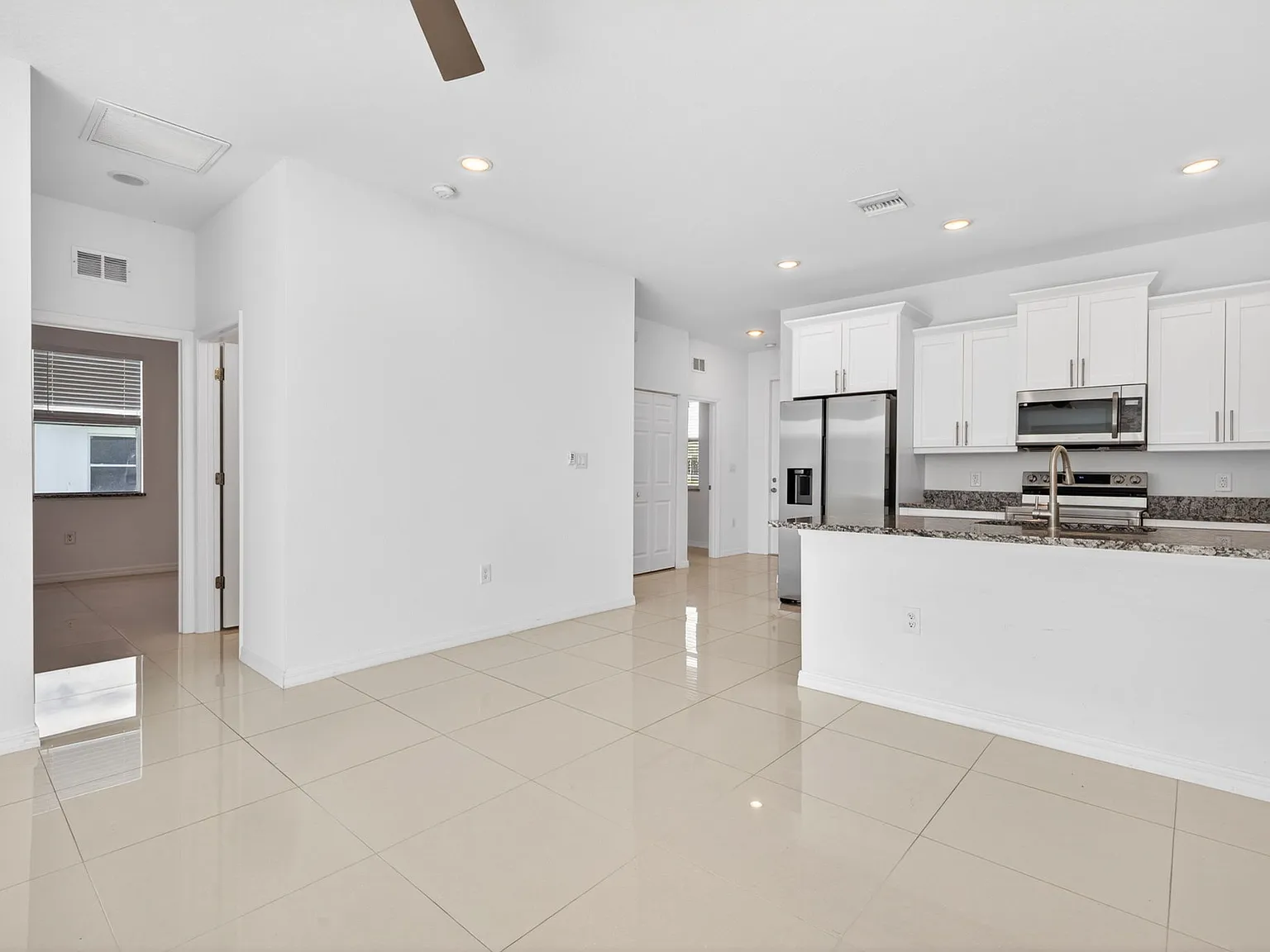 3 bed, 1200 sqft, $1,450 — Photo 2