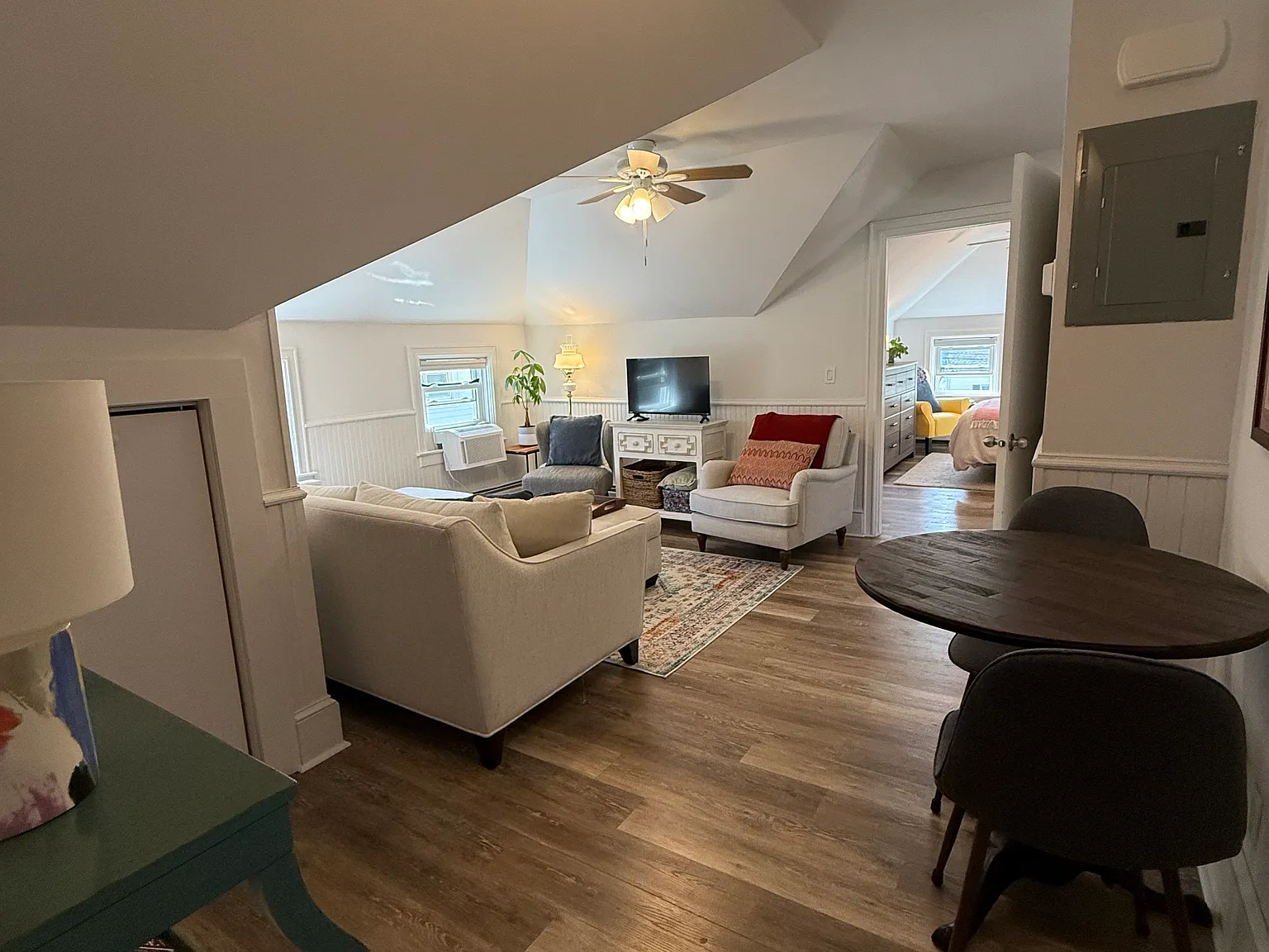 2 bed, 650 sqft, $1,950 — Photo 2