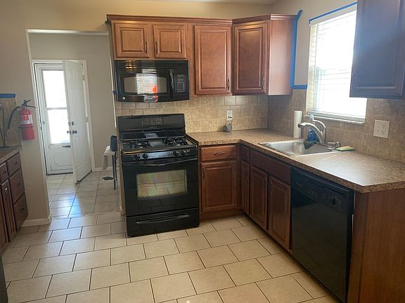 4th image of 26504 Dartmouth St