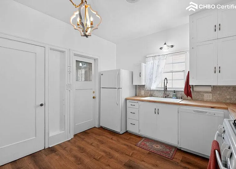 24 N Buena Vista St — Photo 13