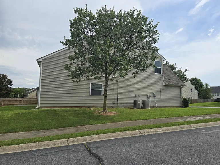 1901 Durwood Ln — Photo 32