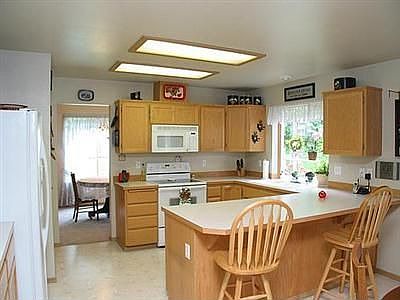 Large kitchen with eating area, breakfast bar and pantry.