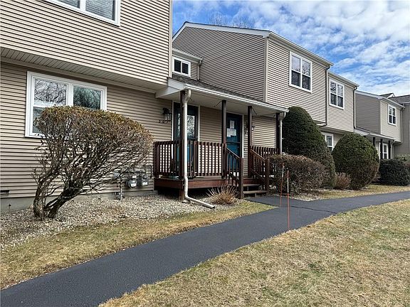 2nd image of 351 New London Ave Unit 302