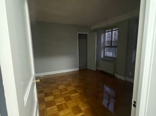 67-06 186th Ln #E, Fresh Meadows, NY 11365