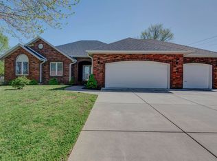 726 W Osage Dr, Nixa, MO 65714