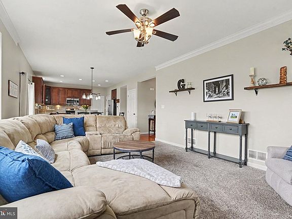 5th image of 18 Oyster Bay Dr