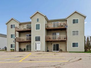 409 James Blvd NW APT 11, Oxford, IA
