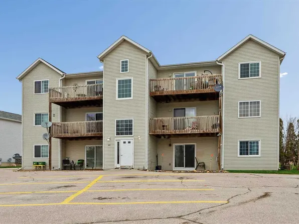 409 James Blvd NW APT 11, Oxford, IA 52322