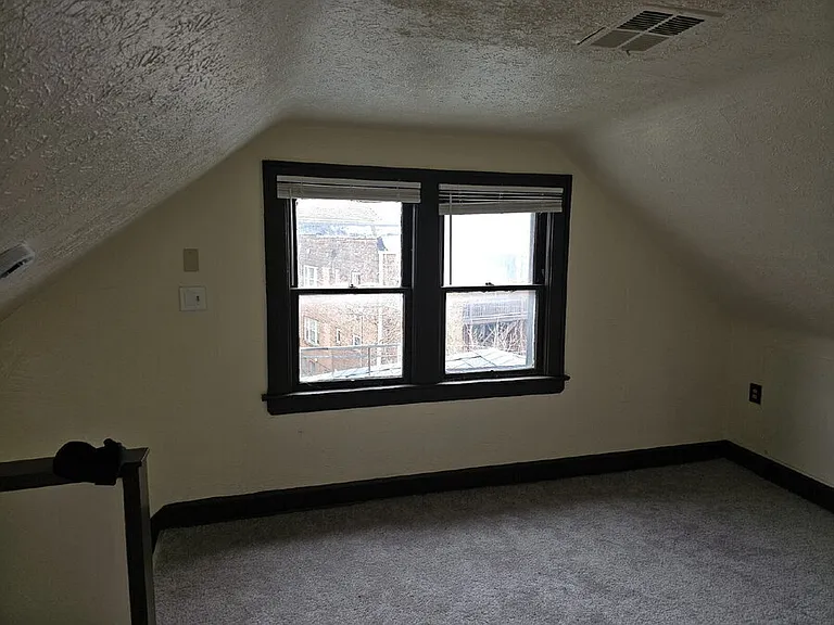 1547 Hillcrest Rd #3 — Photo 5