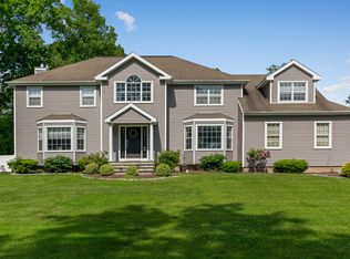 76 Wayacross Rd, Mahopac, NY 10541