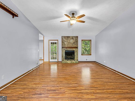 4th image of 1430 Hillside Pl SE