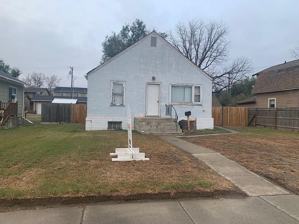 2nd image of 908 2nd St W