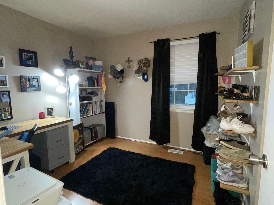 1st image of 92 Greenwich Dr