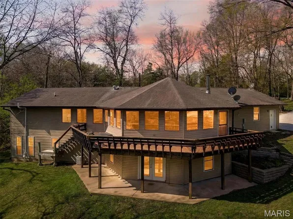 2567 Sugar Lake Rd, Pacific, MO 63069