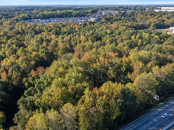 4th image of 401 Old Jones Rd