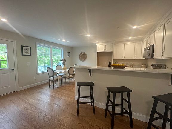 3rd image of 83 Kearsarge Lane