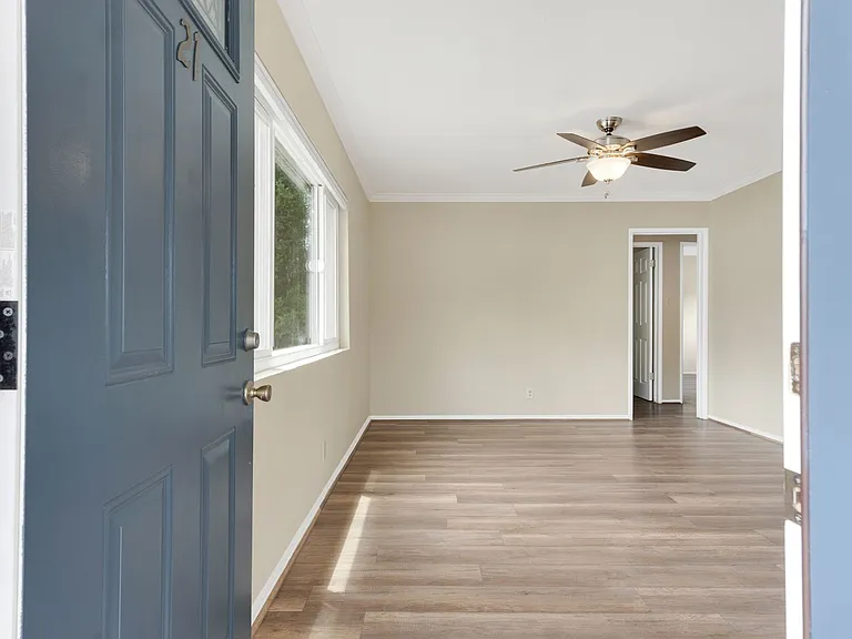 1690 E Hillcrest Dr — Photo 14